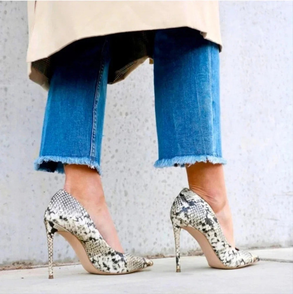Steve Madden Vala Natural Blue/Snake Pointed Pumps Size 8 - Picture 2 of 10